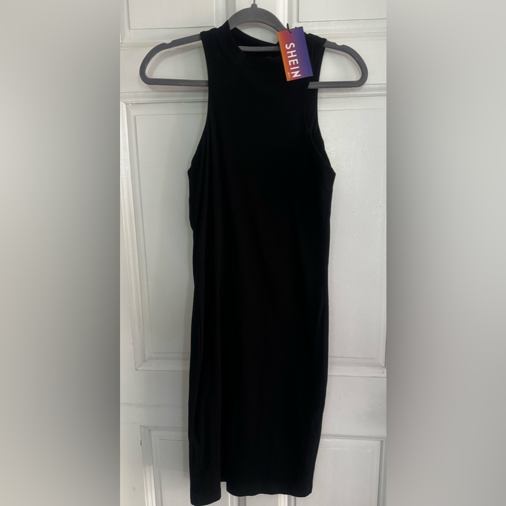 SHEIN new w tags size M straight black. Dress midi‎
